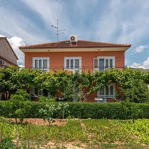 https://marinella-trogir.hotels-in-trogir.com